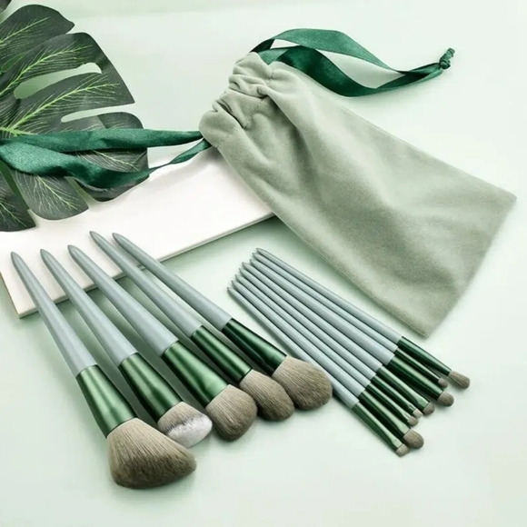 Makeup pallets different prices accessories - Picture 10 of 16